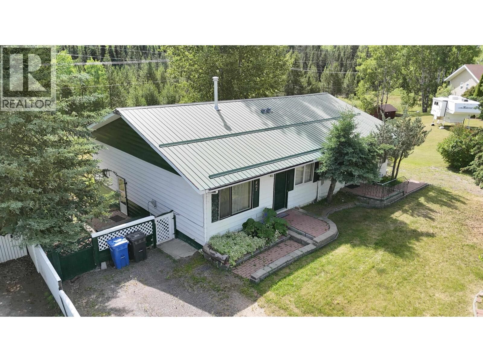 Property Photo: 461 Evergreen Crescent BC V0K 2E0