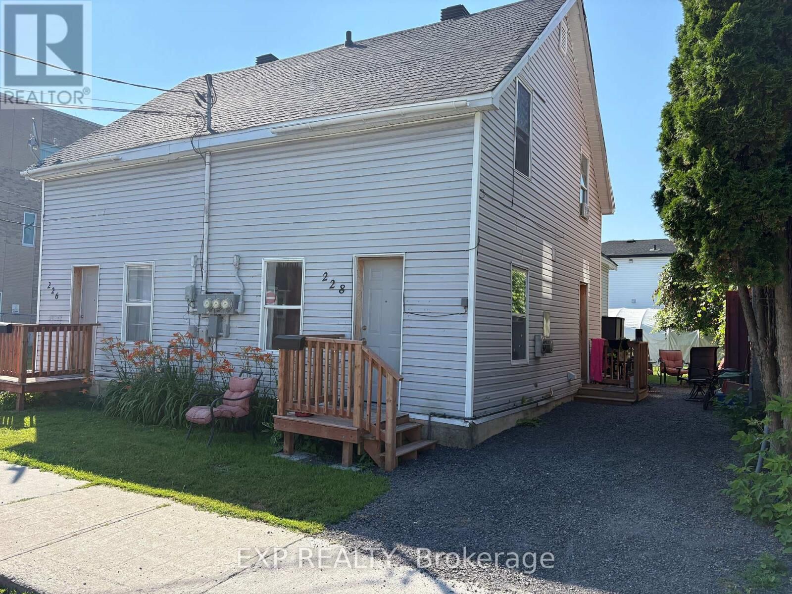 Property Photo:  228 First Street West  ON K6J 1C5 