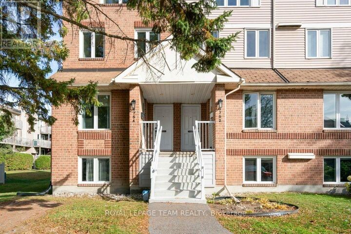 Property Photo:  6754 Jeanne D'Arc Boulevard North B  ON K1C 6E9 