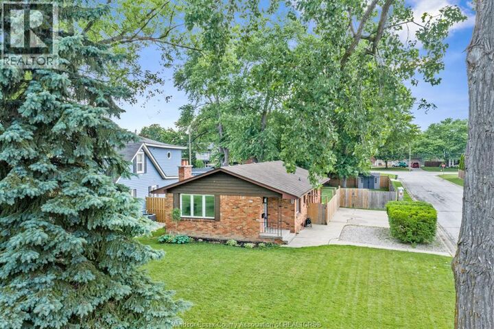 Property Photo:  305 Edgewater Boulevard  ON N8N 2G9 