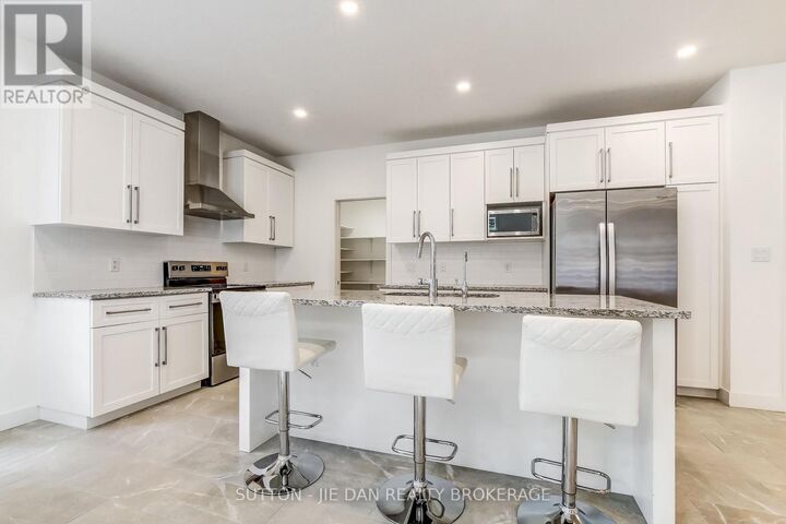 Property Photo:  2283 Tokala Trail  ON N6G 0V8 
