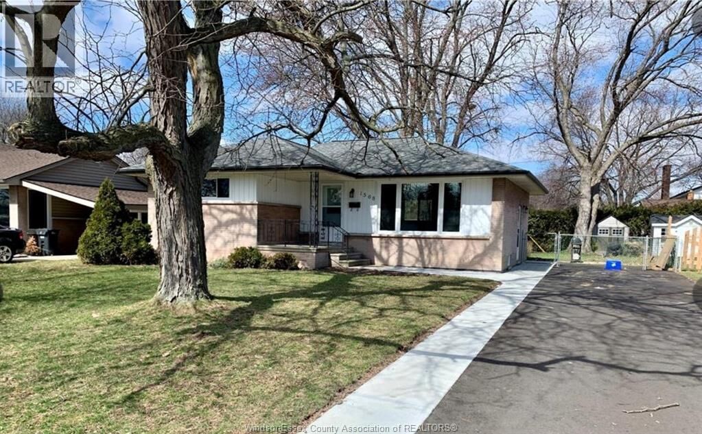 Property Photo:  1568 Villa Maria Boulevard North Main  ON N9G 1W3 