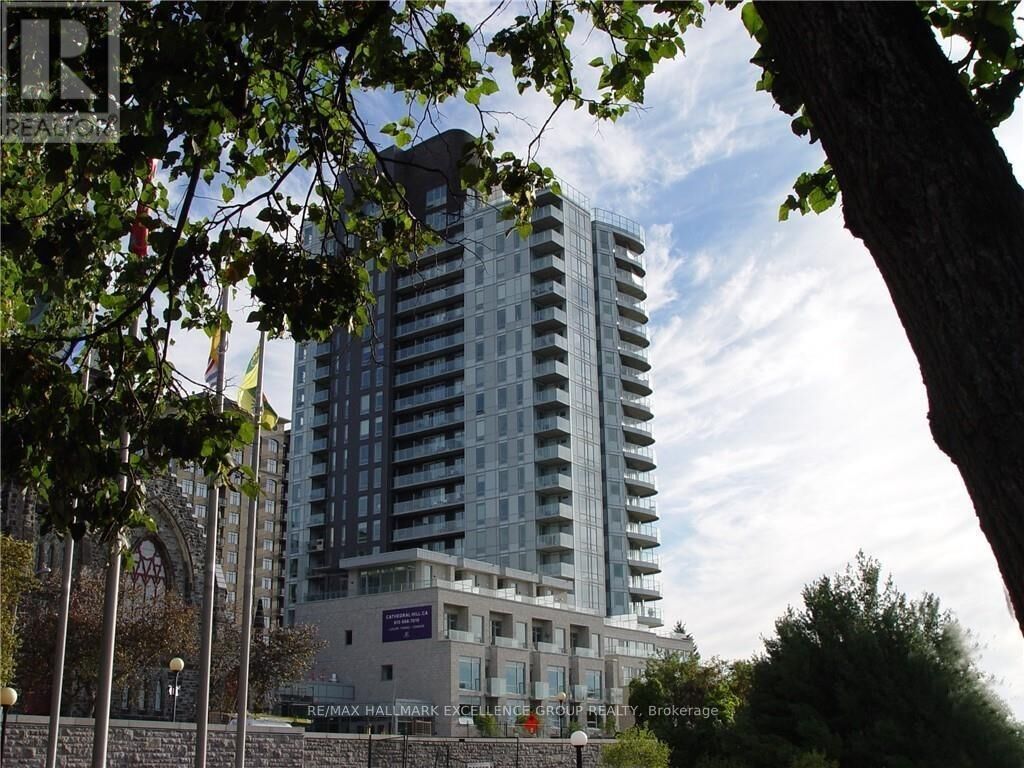 Property Photo:  428 Sparks Street 1904  ON K1R 0B3 