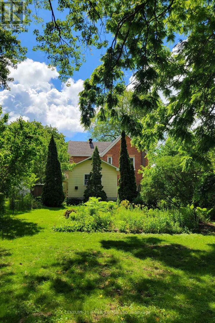 Property Photo:  158 Pearl Street West  ON K6V 4C6 