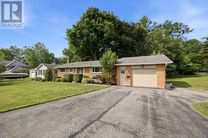 Property Photo:  88 Hillside Avenue  ON N4B 1Y3 