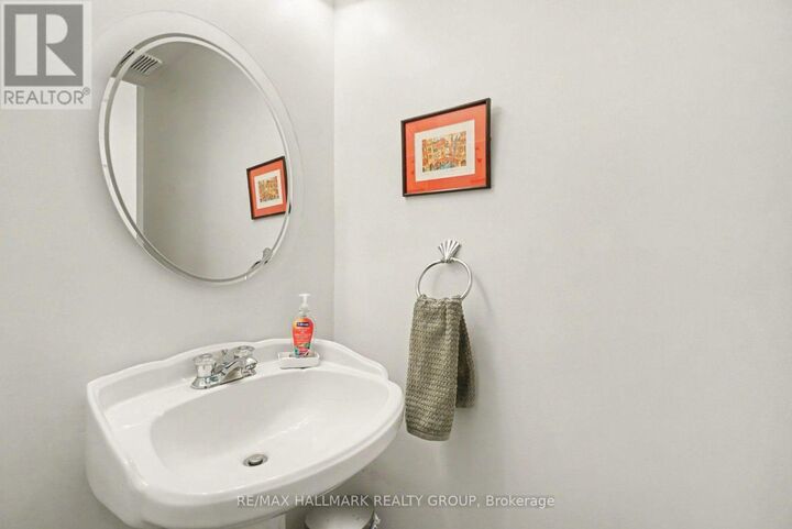 Property Photo:  48 Dunbarton Court  ON K1K 4L4 