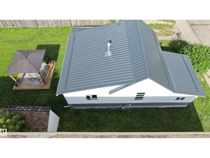 Property Photo:  4912 49 Av  AB T0E 1V0 