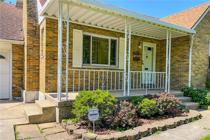 Property Photo:  512 Carrlands Drive  OH 45429 