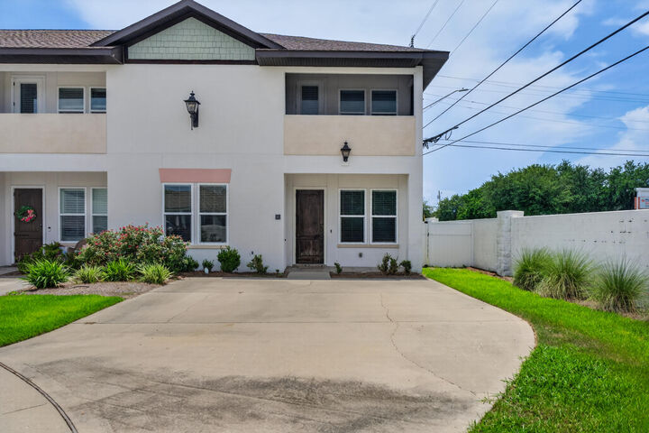 Property Photo: 995 Airport Road 1 FL 32541