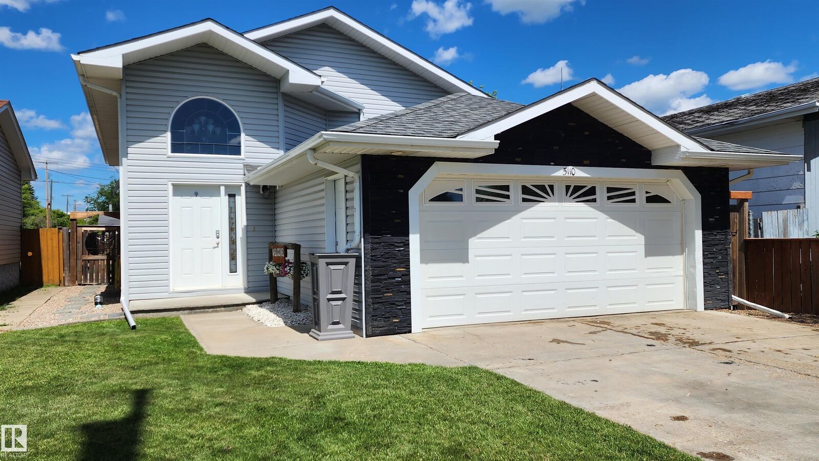 Property Photo: 5110 50 Avenue AB T0A 1A0
