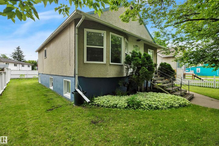 Property Photo:  9307 92 Street NW  AB T6C 3R7 
