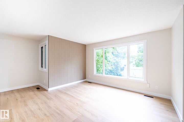 Property Photo: 14 Amberly Court NW AB T5A 2H9