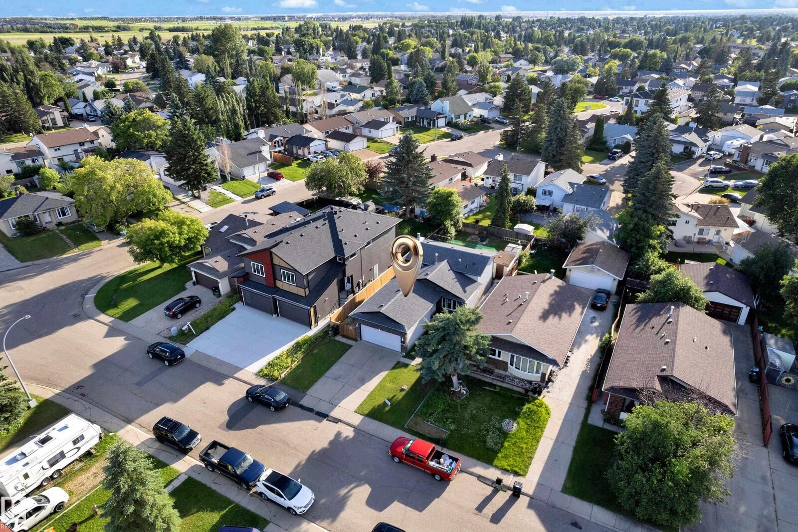 Property Photo: 1316 35 Street NW AB T6L 3E8