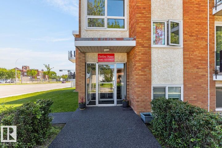 Property Photo: 11045 132 Street NW 302 AB T5M 1E4
