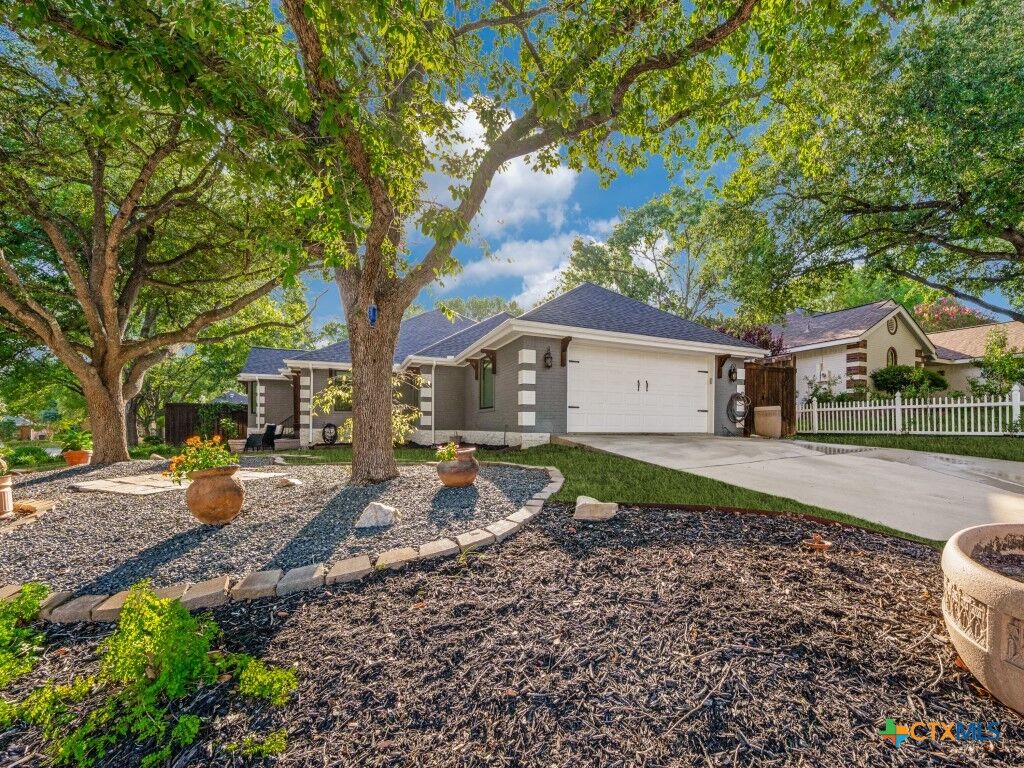 Property Photo: 1933 Squire Circle TX 78130