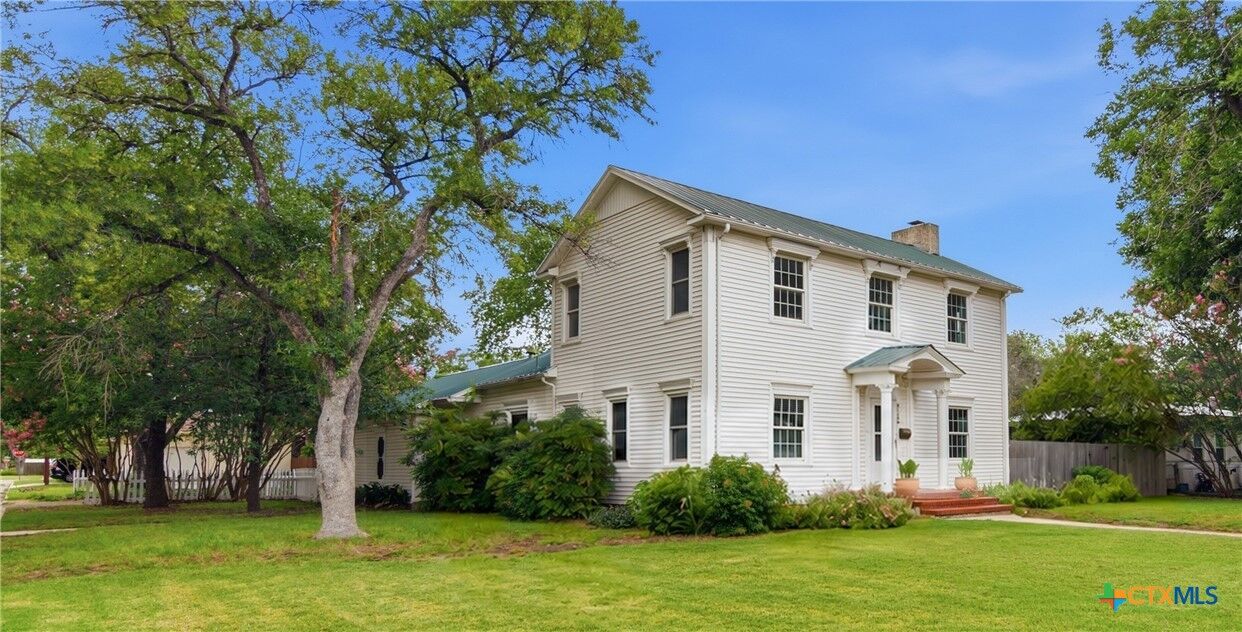 Property Photo:  952 Bismark Street  TX 78155 