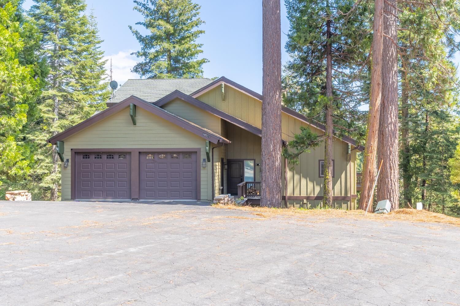 Property Photo: 40322 Mariposa Lilly Lane CA 93664