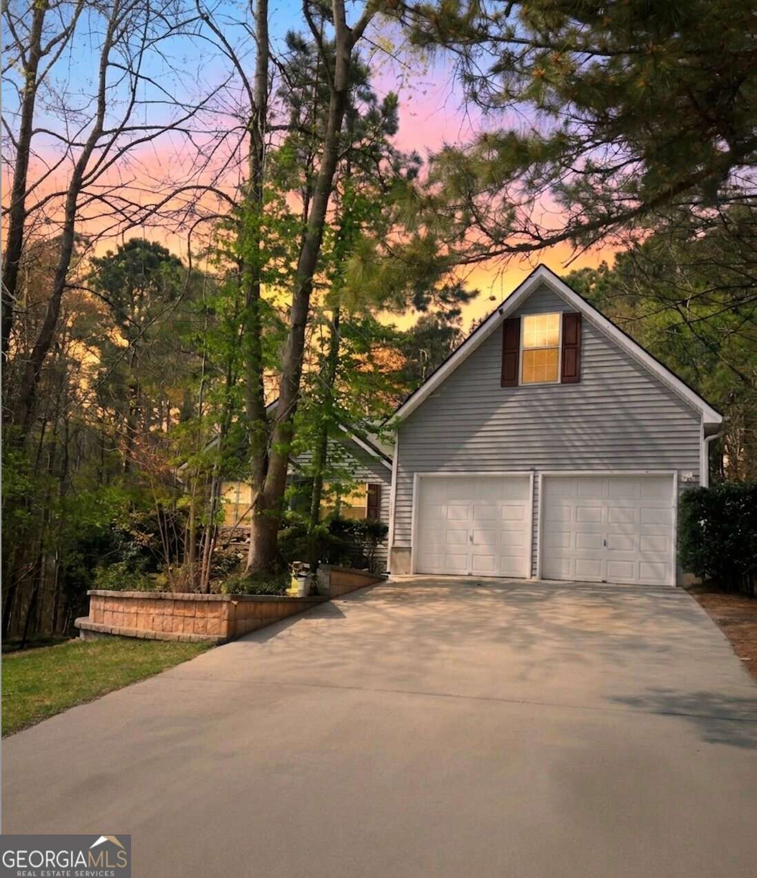 Property Photo: 2072 Amberly Crossing Lane GA 30019