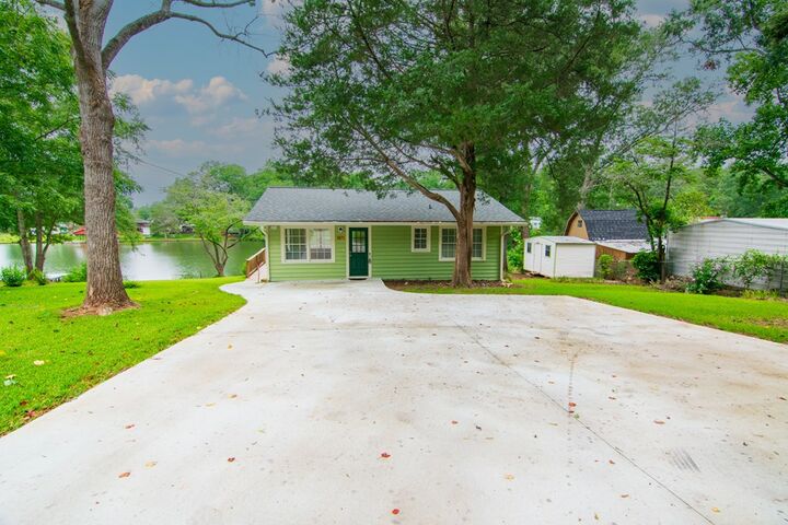 Property Photo: 1671 West Pine Lake Drive GA 31833