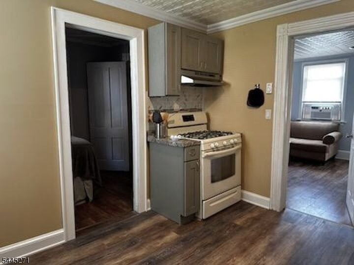 Property Photo:  118 Lake Ave 2  NJ 07011 
