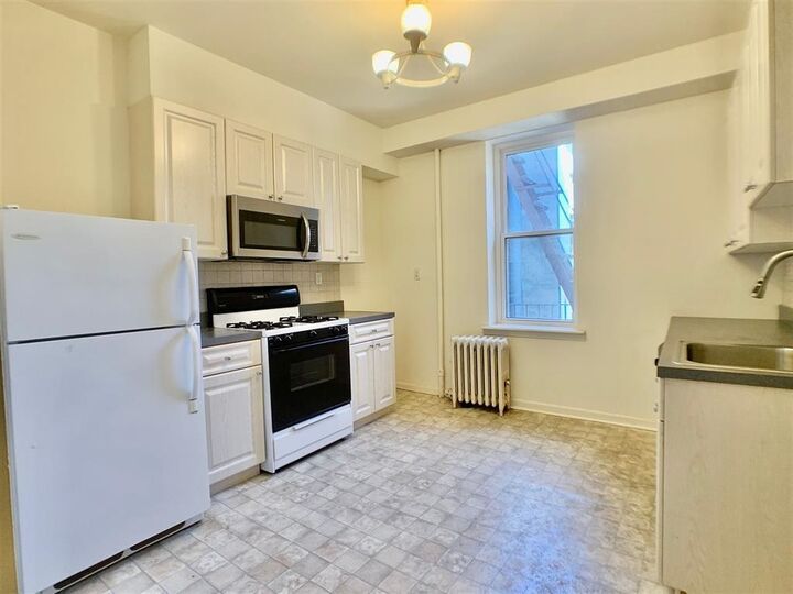 Property Photo: 106 11th St 18 NJ 07030