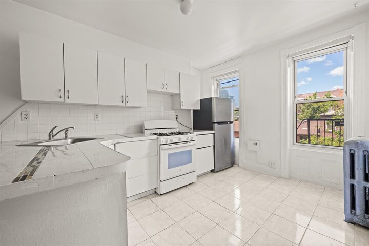 Property Photo:  314 York St 3  NJ 07302 