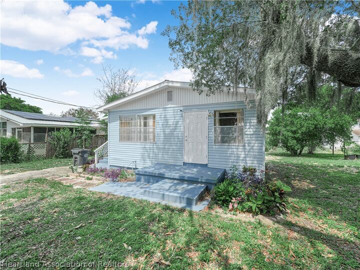 Property Photo:  104 N Glenwood Avenue  FL 33825 