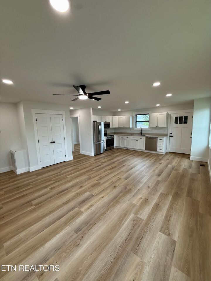 Property Photo: 2400 McCroskey Ave TN 37917