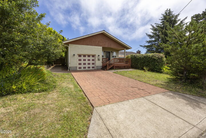 Property Photo:  736 NW Lee St Street  OR 97365 