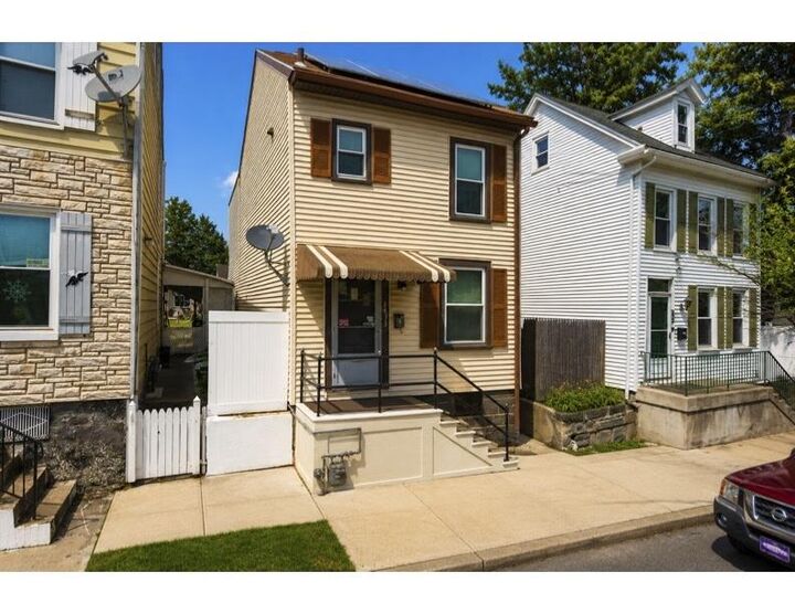 Property Photo:  1433 Ferry Street  PA 18042 