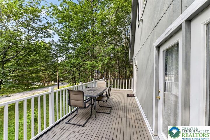 Property Photo:  2027 Skyview Terrace  PA 18466 