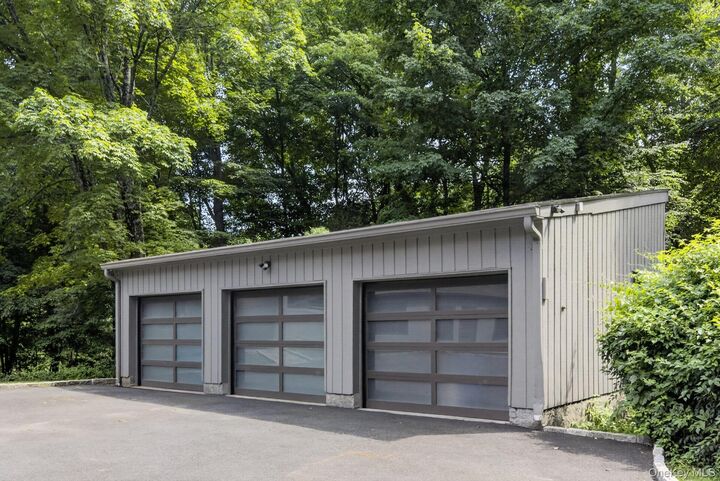Property Photo: 230 E Middle Patent Road NY 10506