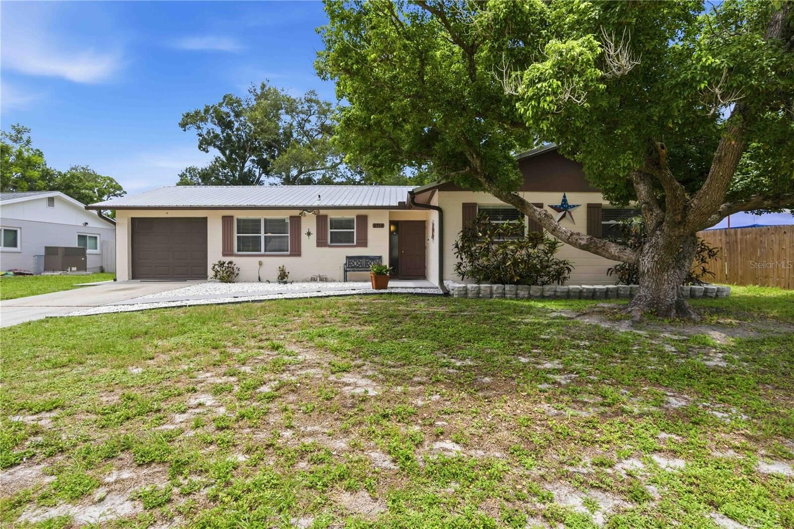 Property Photo:  3718 Woodmont Drive  FL 34232 
