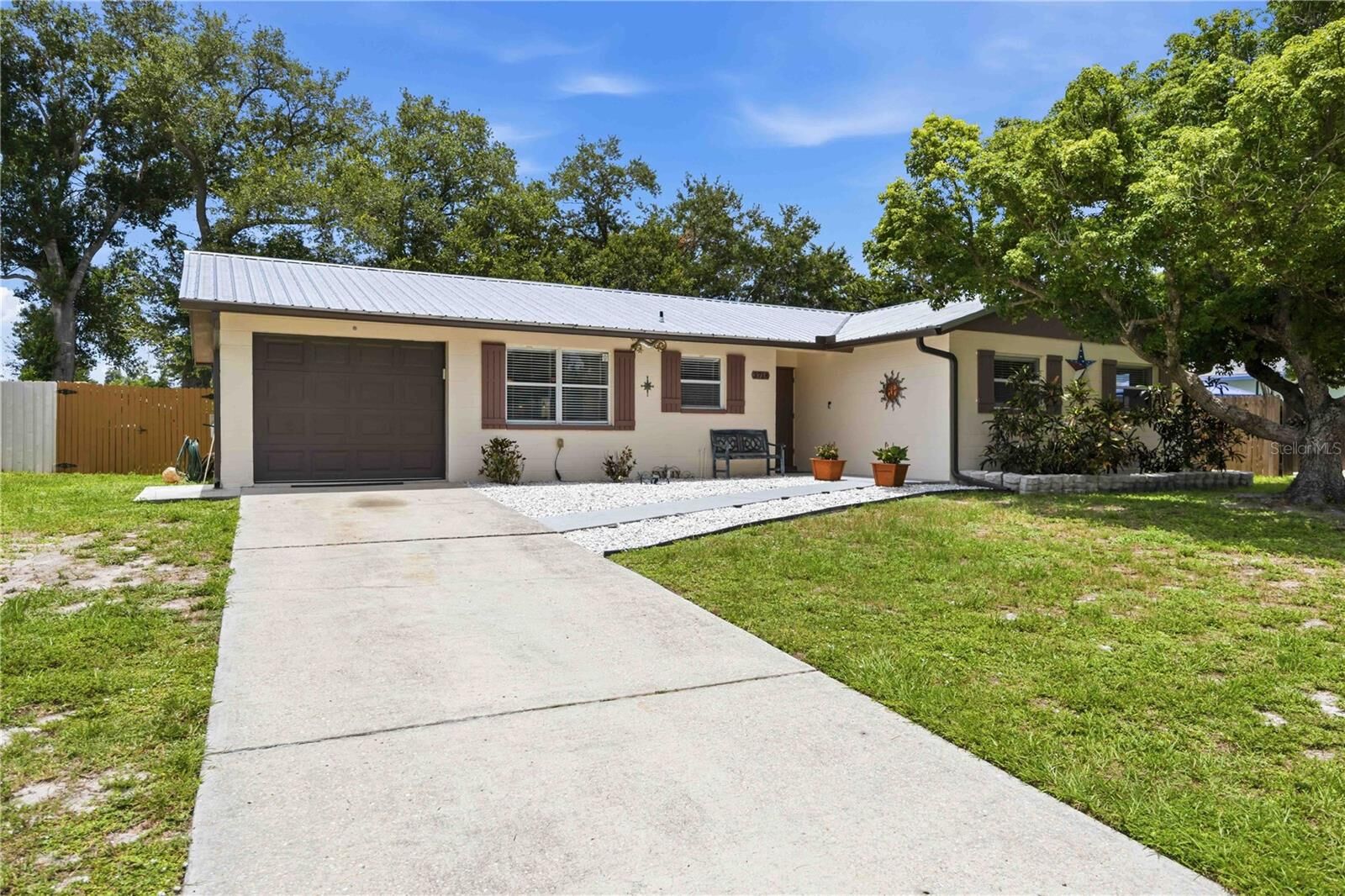 Property Photo:  3718 Woodmont Drive  FL 34232 