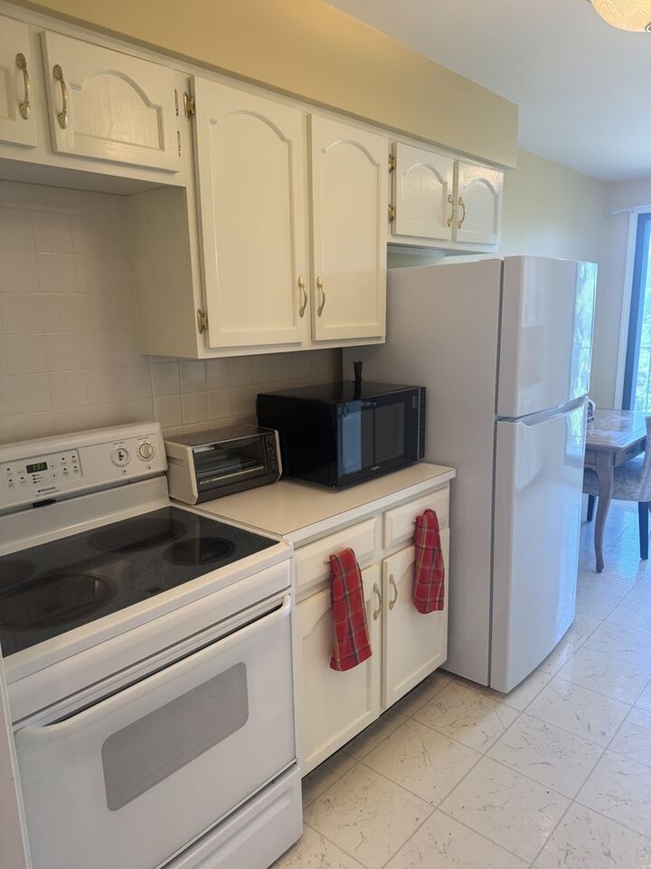 Property Photo:  4601 W Touhy Avenue 408  IL 60712 