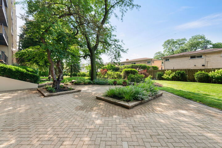 Property Photo: 4601 W Touhy Avenue 408 IL 60712