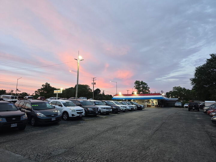 Property Photo: 635 E North Avenue IL 60139