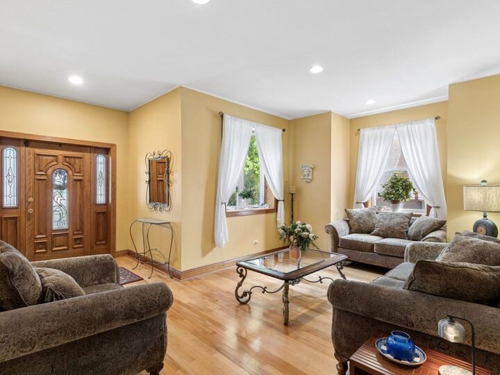 Property Photo:  3328 N Plainfield Avenue  IL 60634 