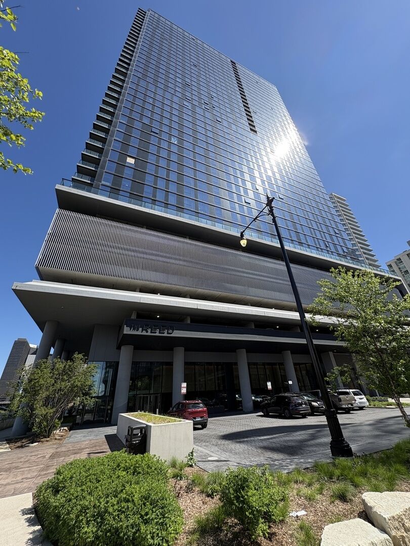 Property Photo:  234 W Polk Street 2504  IL 60607 