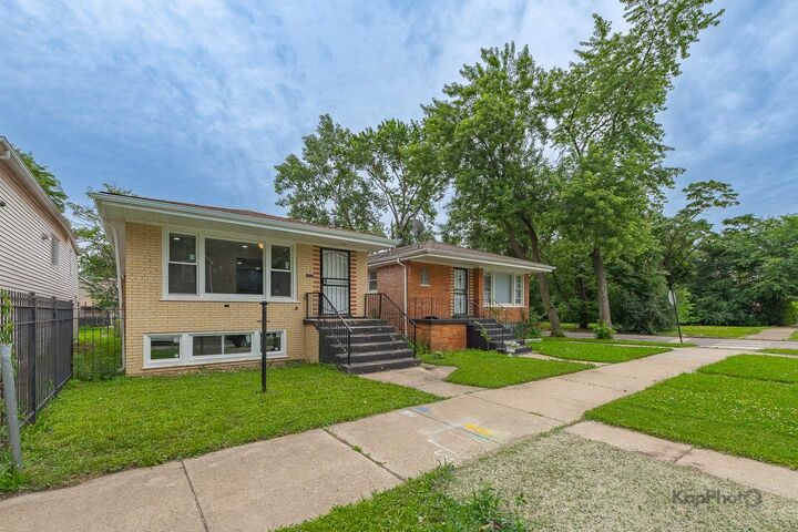 Property Photo: 11955 S Prairie Avenue IL 60628