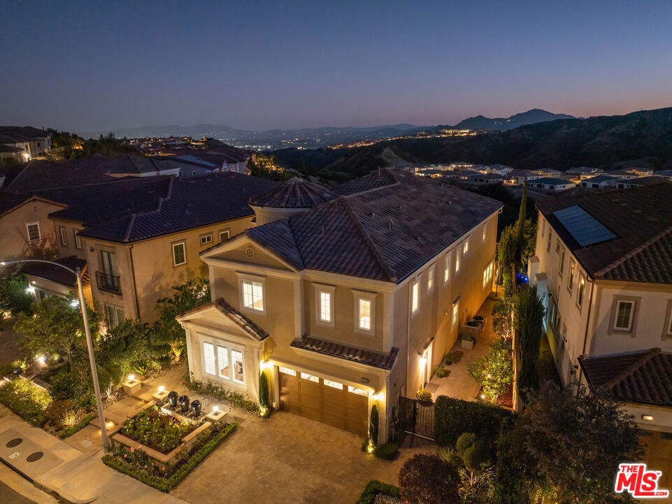 Property Photo: 12023 N Ricasoli Way CA 91326