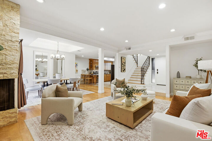 Property Photo:  234 S Tower Drive 3  CA 90211 