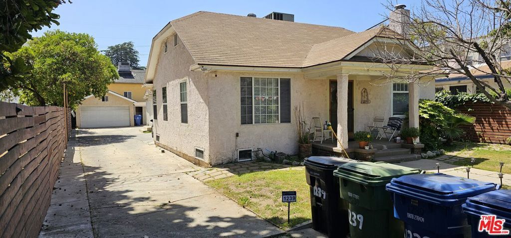 Property Photo: 1239 N Beachwood Drive CA 90038