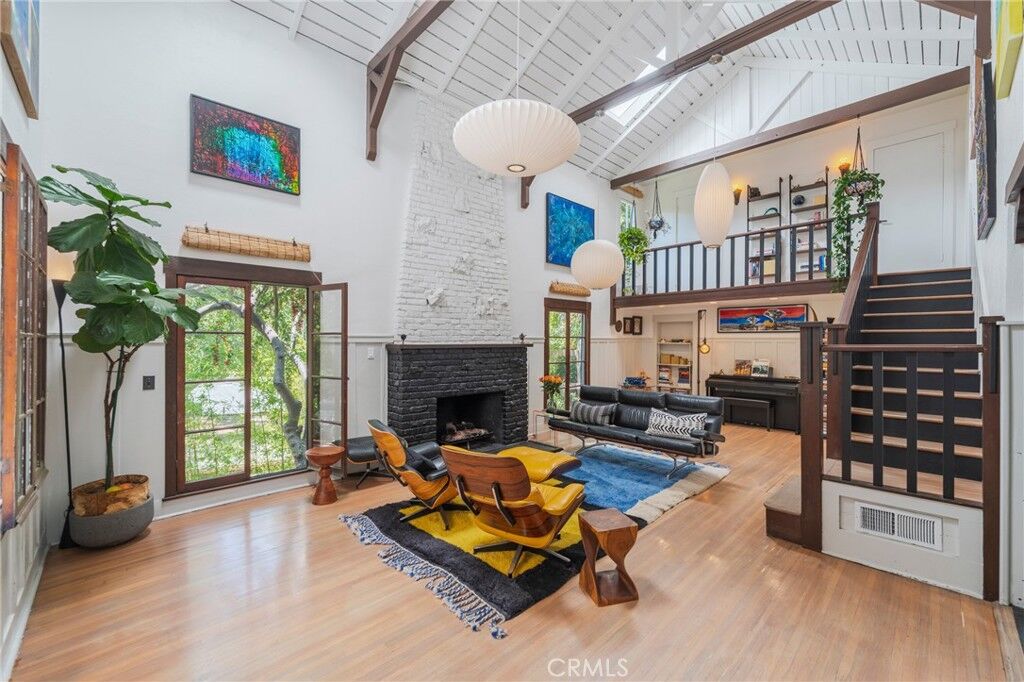 Property Photo:  9861 Easton Drive  CA 90210 