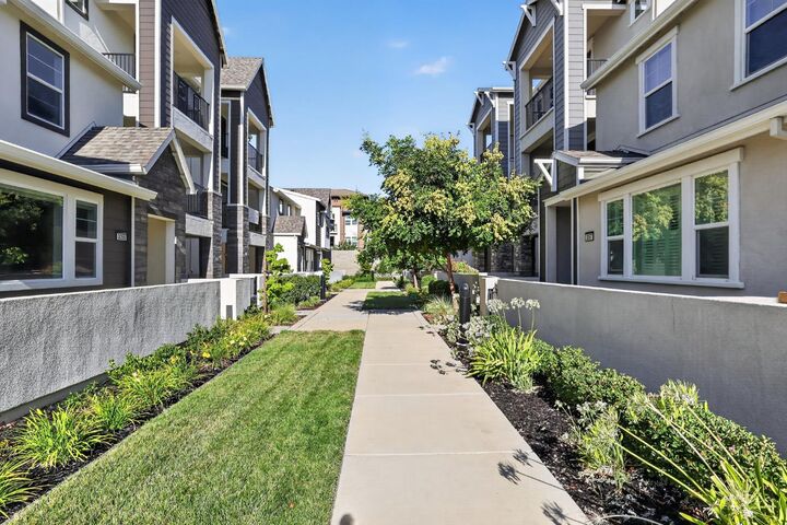 Property Photo: 3075 Blue Cove Walk CA 95833
