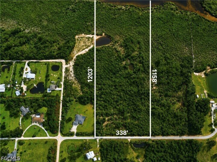 Property Photo: 12370 Sherwood Road FL 33922