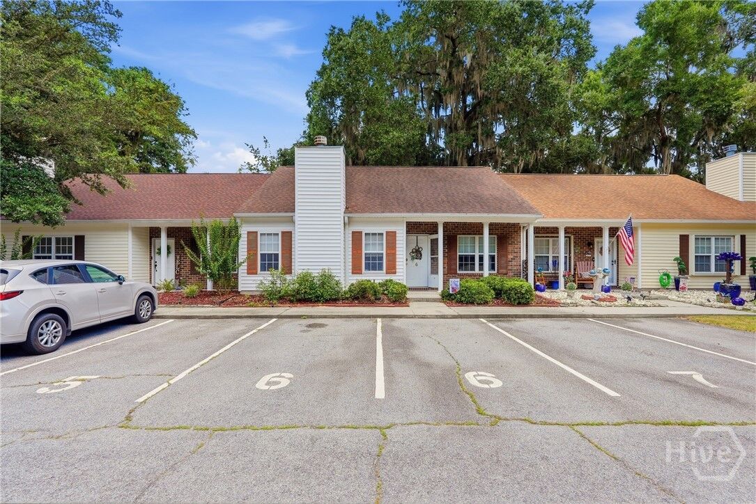 Property Photo: 6 Chaintree Drive GA 31419