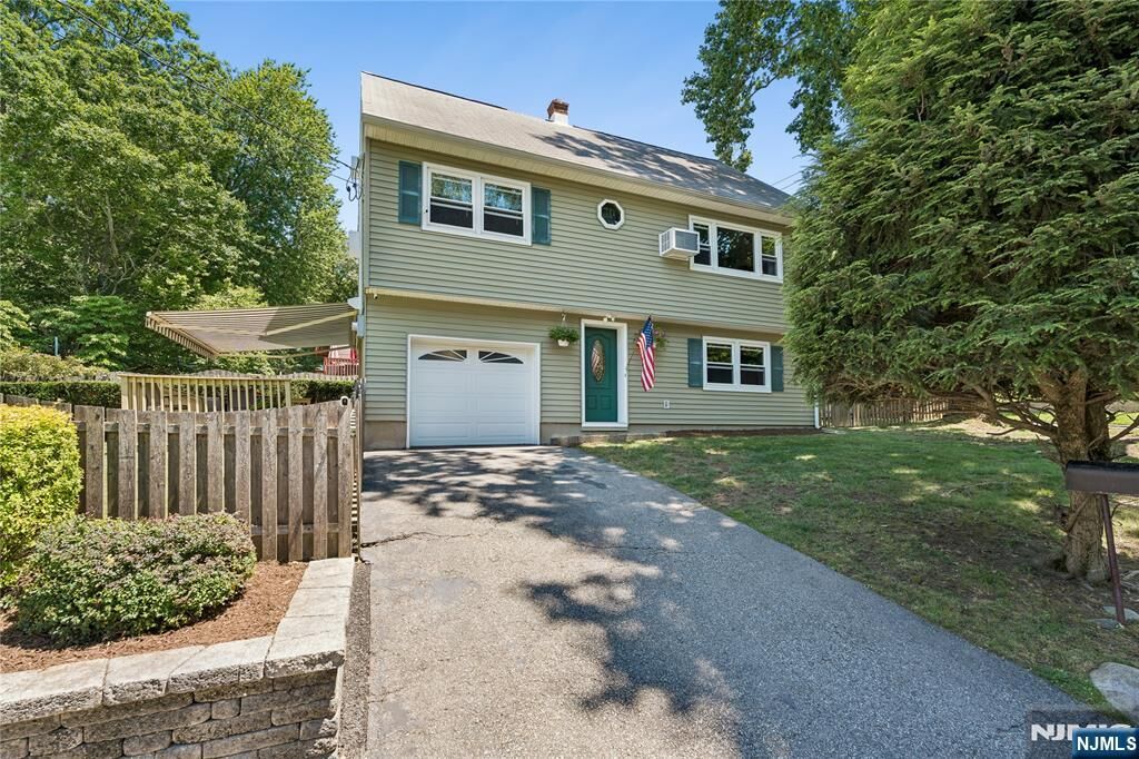 Property Photo:  4 Dogwood Terrace  NJ 07470 