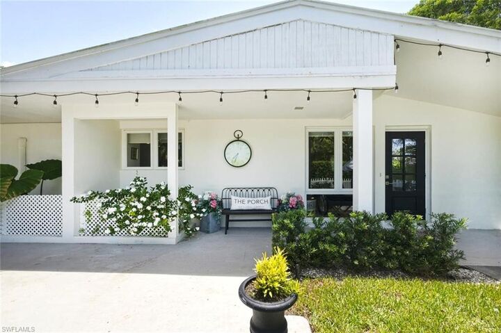 Property Photo:  1216 10th St N  FL 34102 