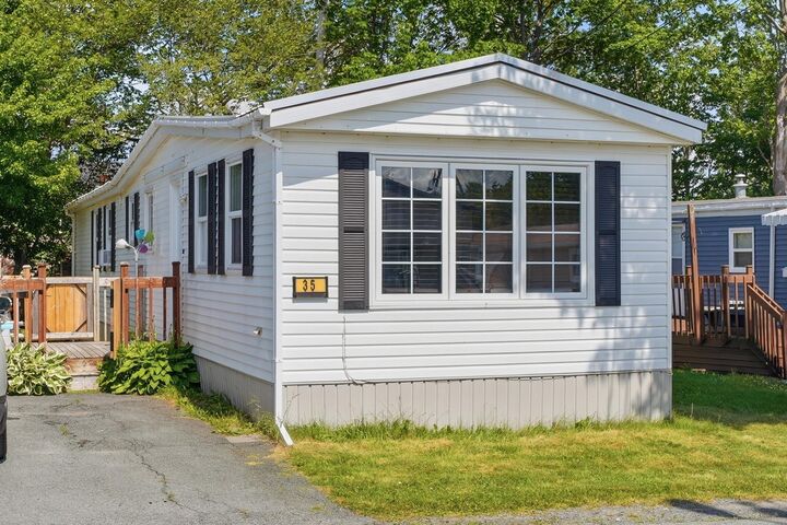Property Photo:  35 Glenda Crescent  NS B3M 2X6 